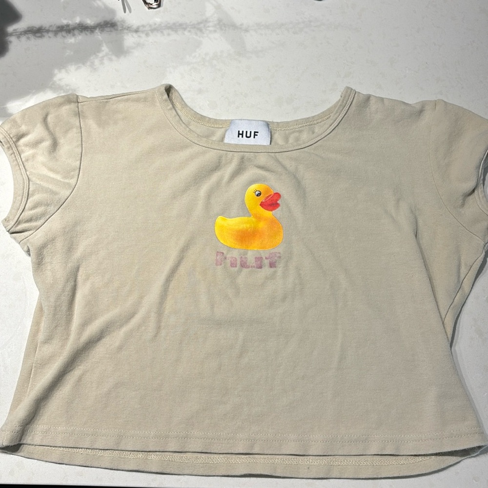 HUF women’s cream baby tee SIZE M